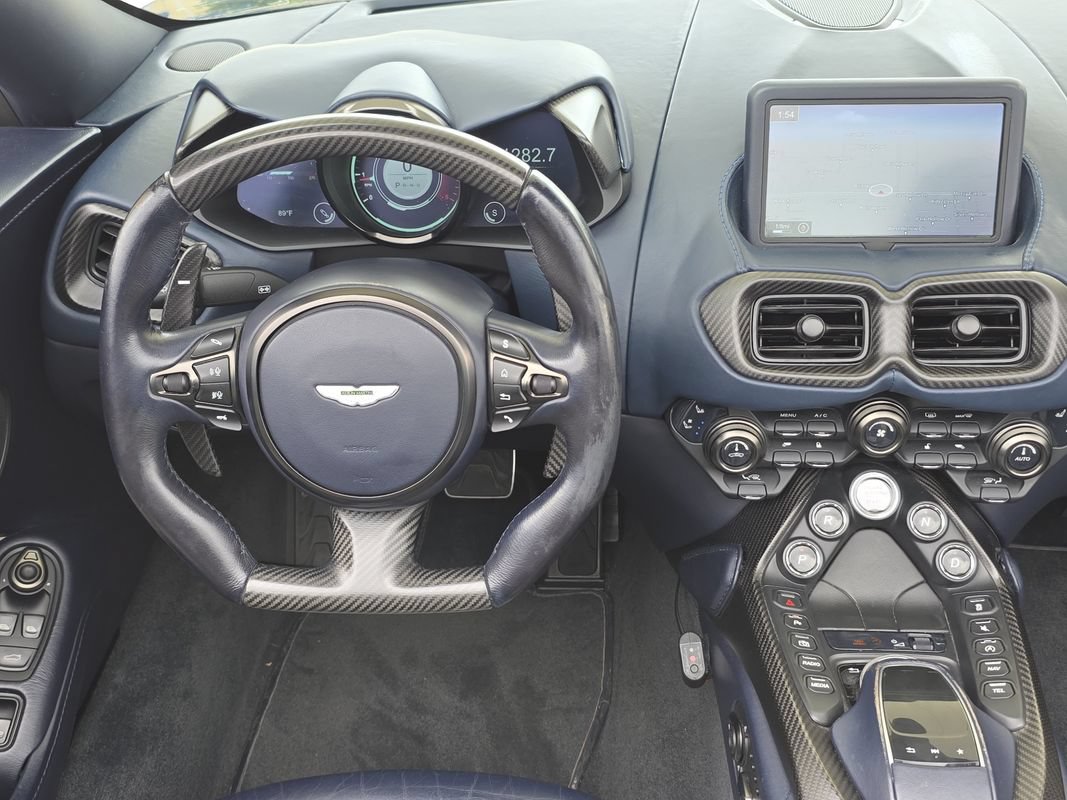 Used 2021 Aston Martin V8 Vantage Roadster RWD image 10