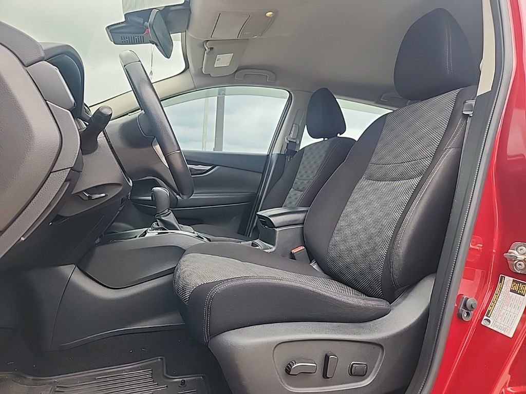 Used 2019 Nissan Rogue Sport SV w/ Technology Package image 2