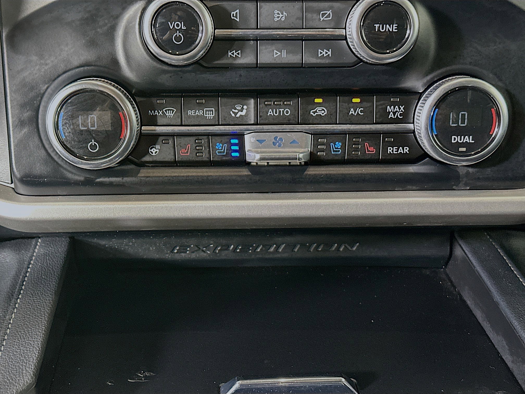 Used 2024 Ford Expedition Max XLT image 23