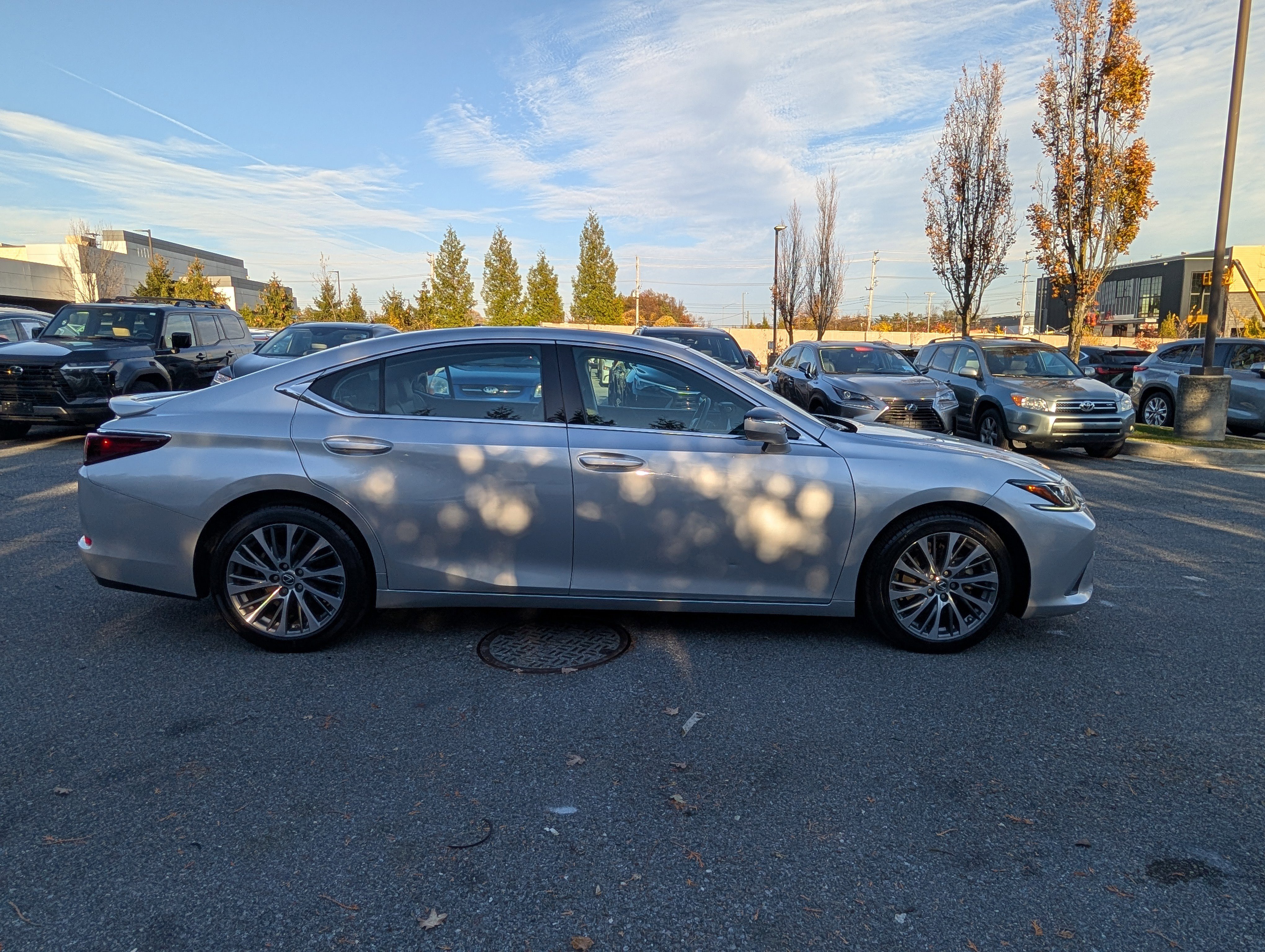 Certified 2021 Lexus ES 350 w/ Premium Package image 2