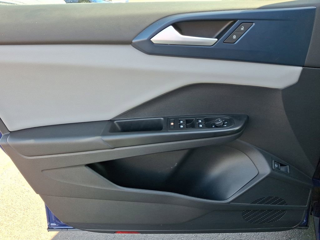 Certified 2022 Volkswagen Taos SE FWD image 12
