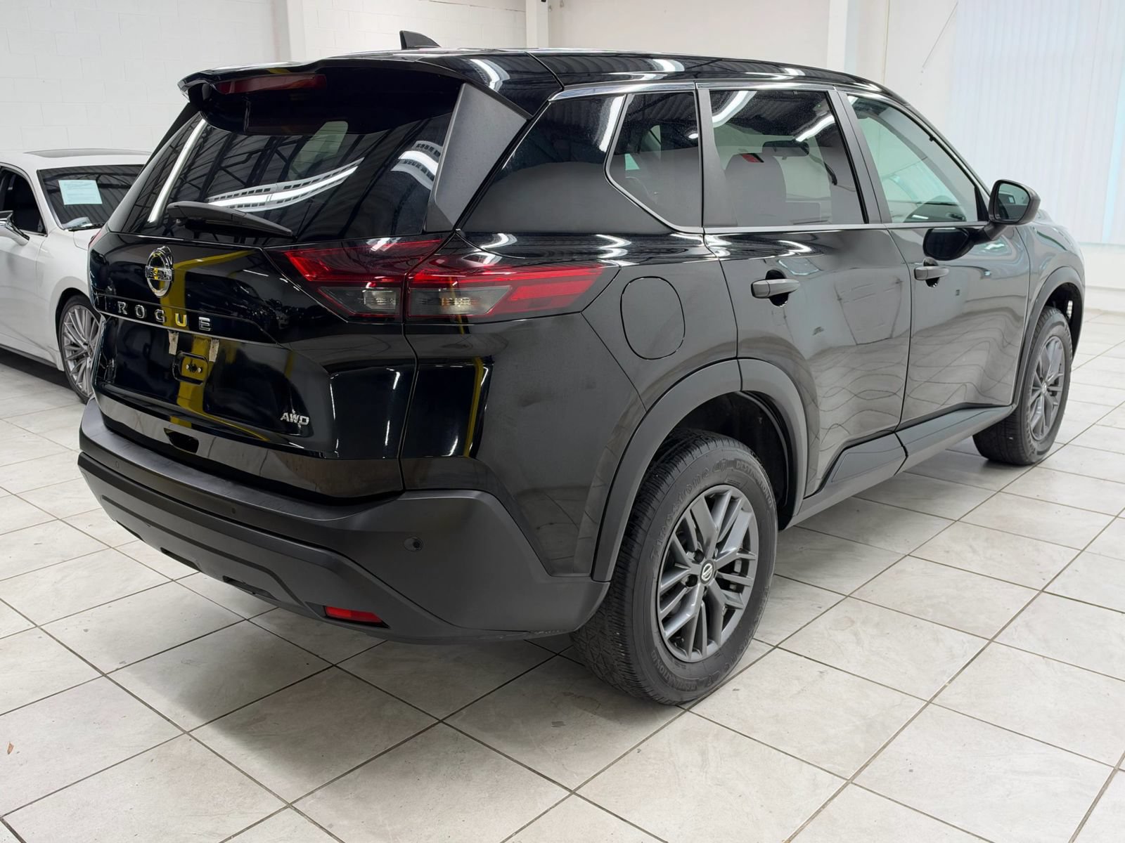 Used 2021 Nissan Rogue S AWD/4WD image 9