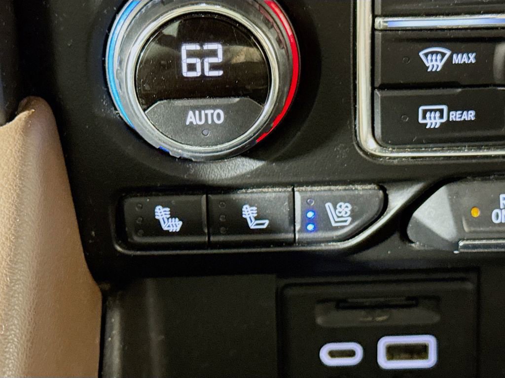 Used 2021 Chevrolet Suburban High Country image 19