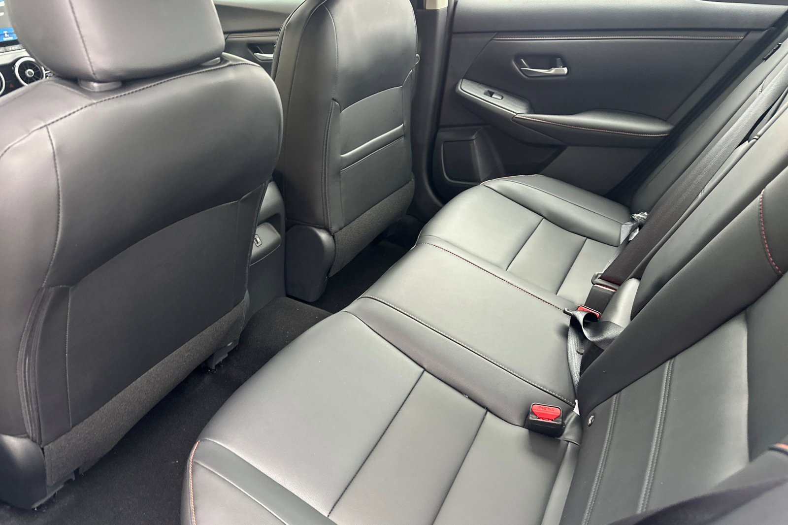 Used 2025 Nissan Sentra SR w/ SR Premium Package image 10