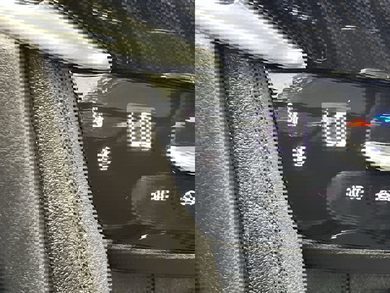 Certified 2025 Cadillac XT6 Premium Luxury AWD/4WD image 26