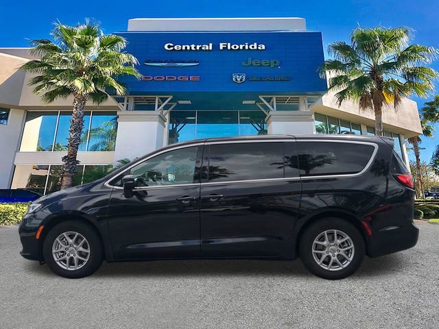 Certified 2025 Chrysler Pacifica Select FWD image 8