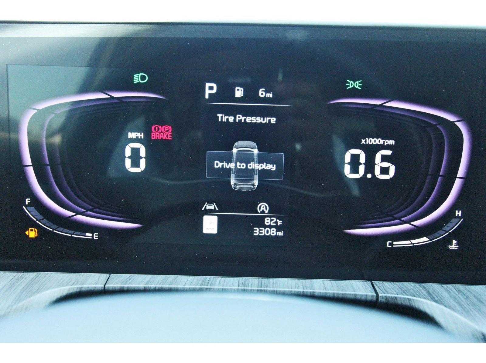 Used 2025 Kia Telluride EX w/ EX Captain's Chair Package image 17