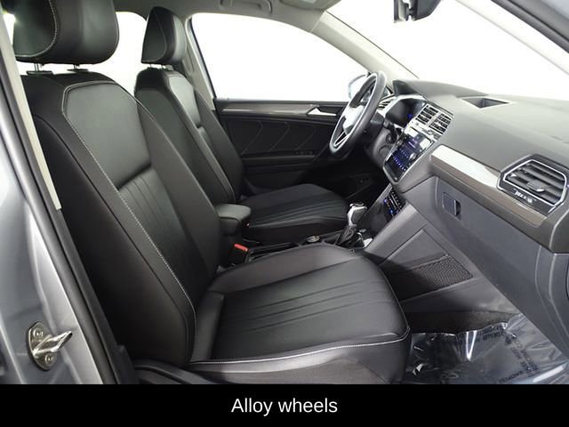 Used 2024 Volkswagen Tiguan SE image 12