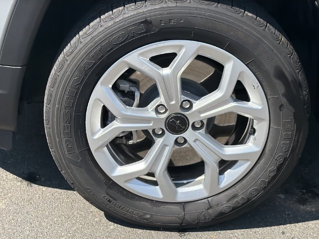 Used 2025 Jeep Compass Latitude AWD/4WD image 17