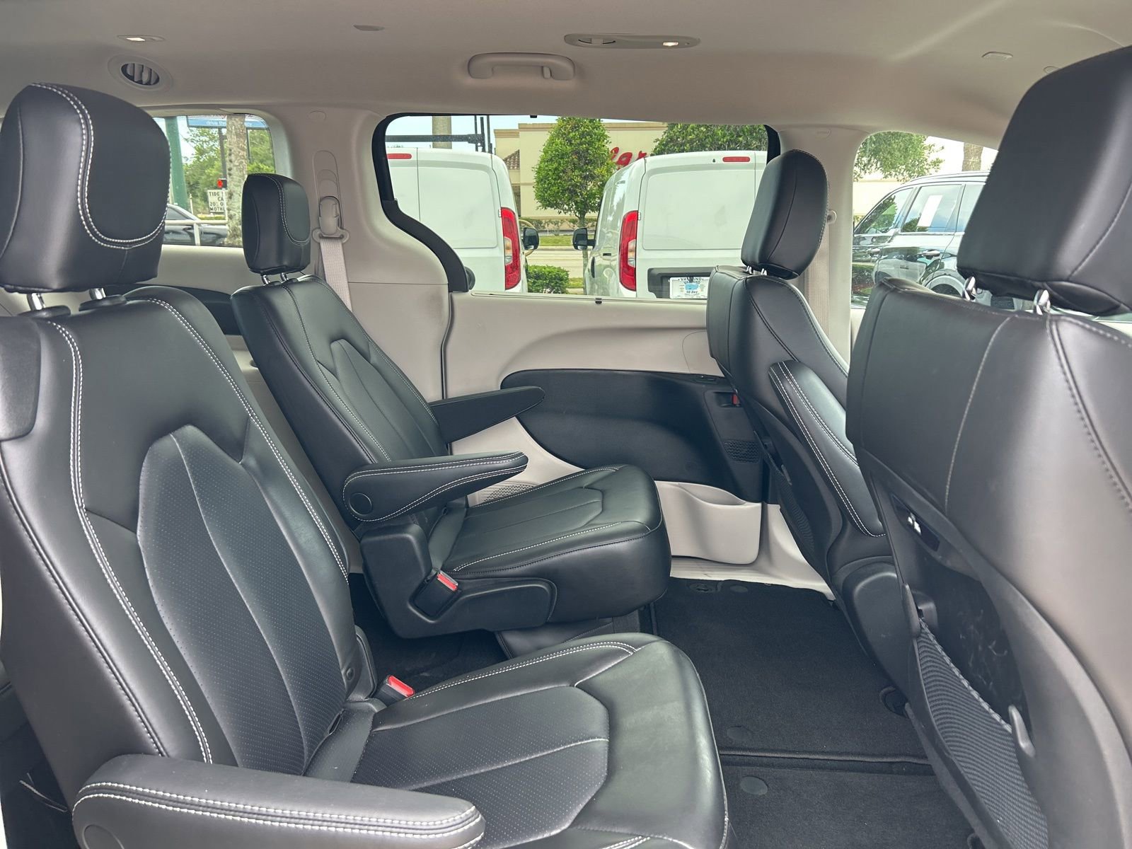 Certified 2023 Chrysler Pacifica Touring-L AWD/4WD image 12