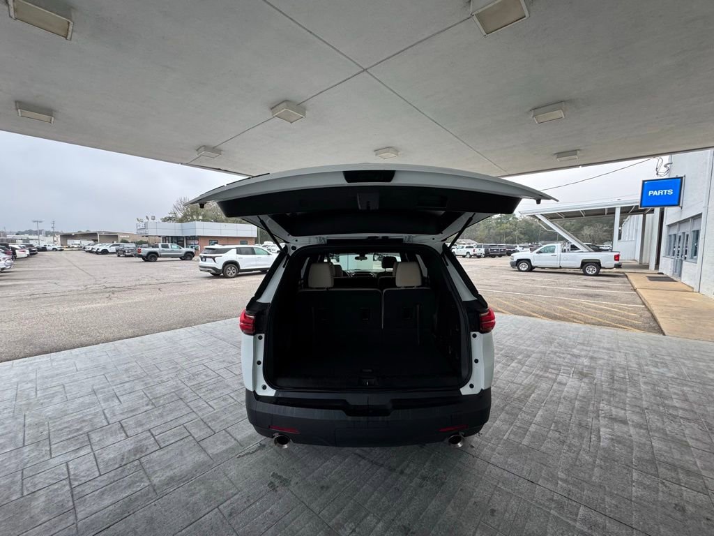 Used 2022 Chevrolet Traverse LS image 9