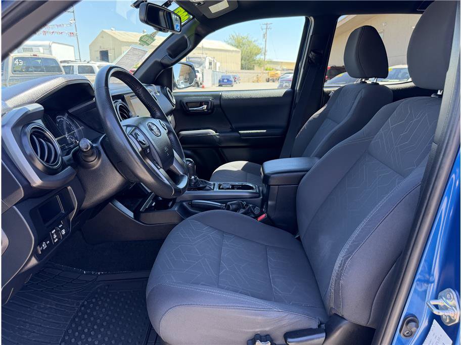 Used 2017 Toyota Tacoma TRD Sport w/ Tow Package RWD image 6