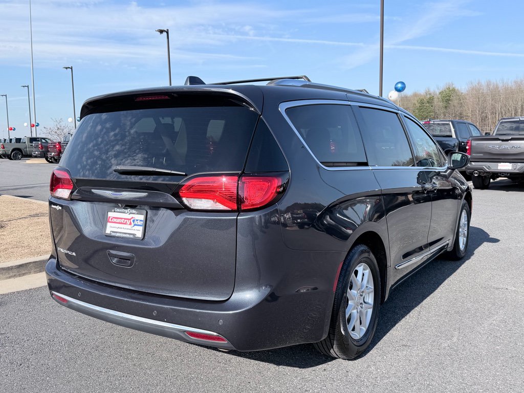Used 2020 Chrysler Pacifica Touring-L FWD image 6