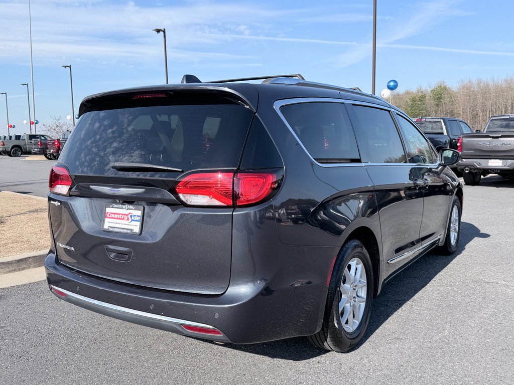 Used 2020 Chrysler Pacifica Touring-L FWD image 6