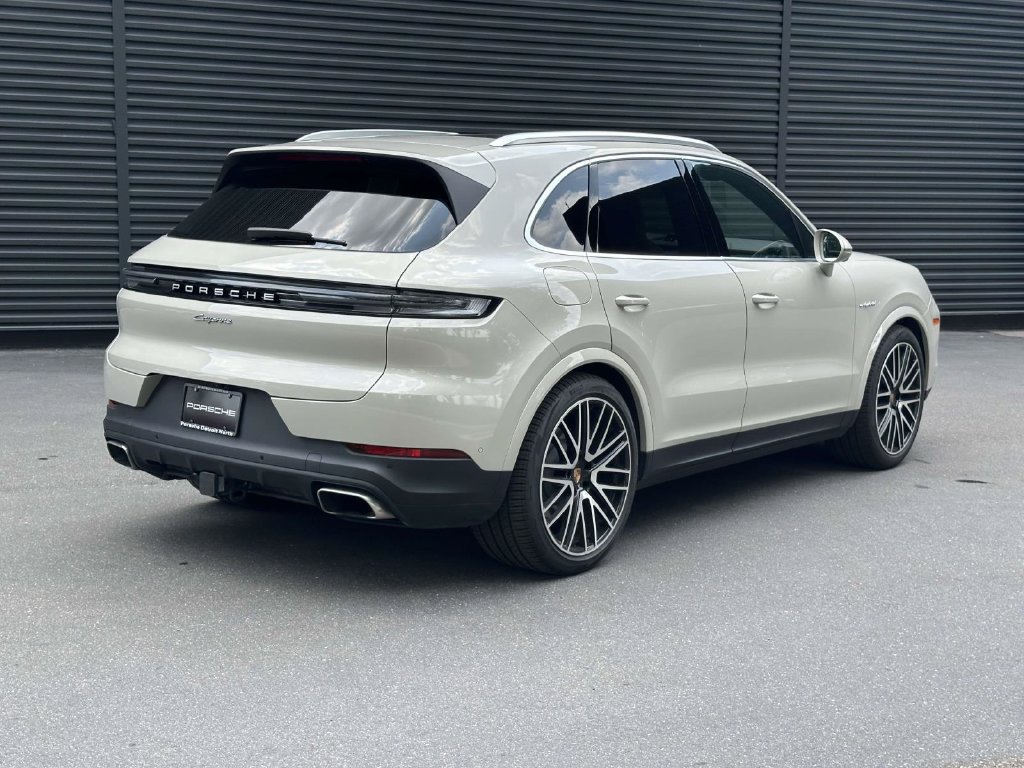 Certified 2025 Porsche Cayenne E-Hybrid AWD/4WD image 5