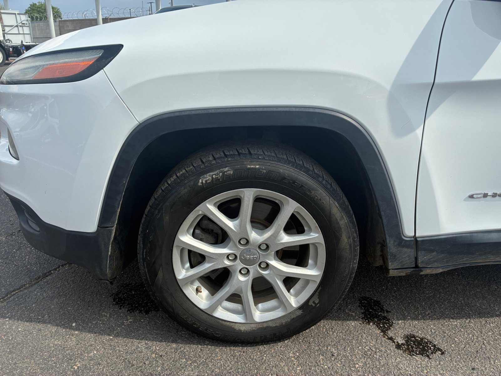 Used 2017 Jeep Cherokee Sport FWD image 10