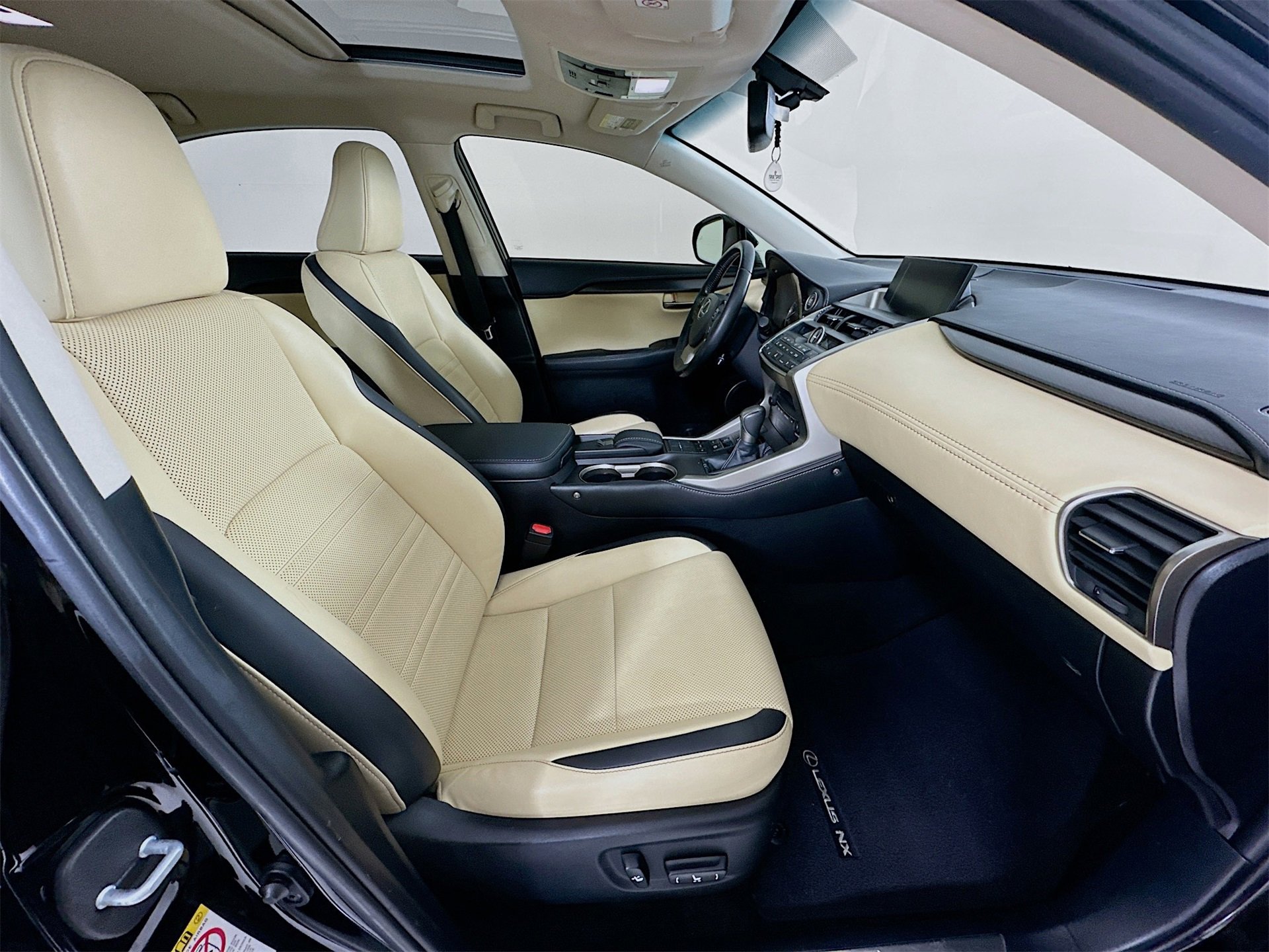 Used 2017 Lexus NX 200t FWD image 29