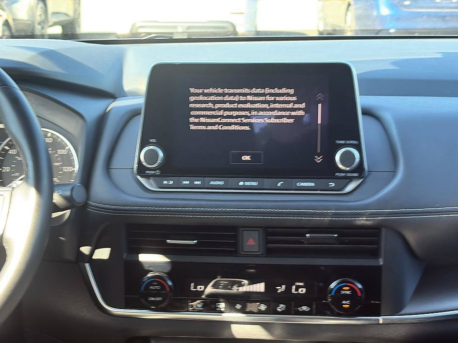 Certified 2025 Nissan Rogue SV FWD image 32