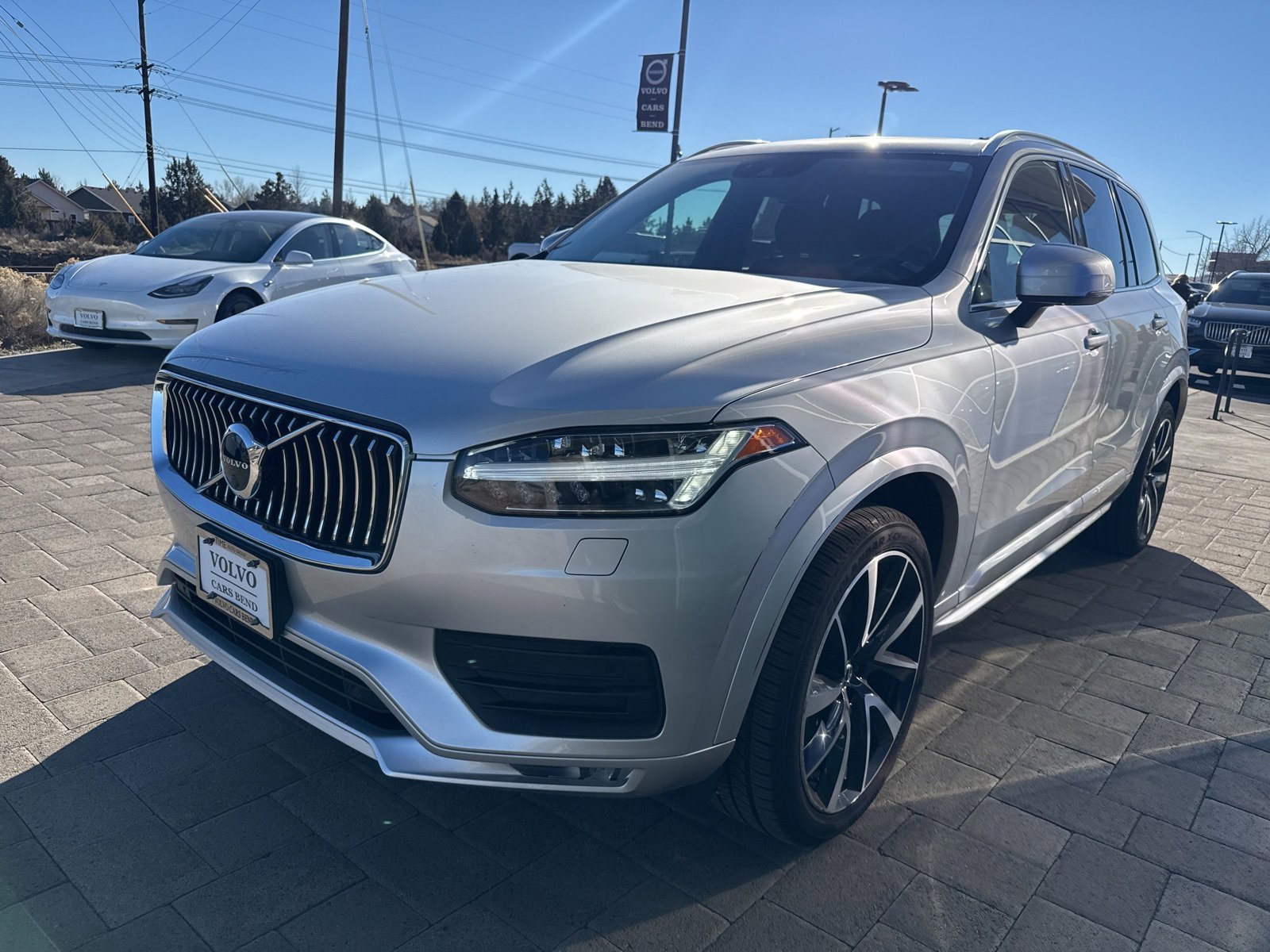 Used 2022 Volvo XC90 T6 Momentum w/ Advanced Package image 3