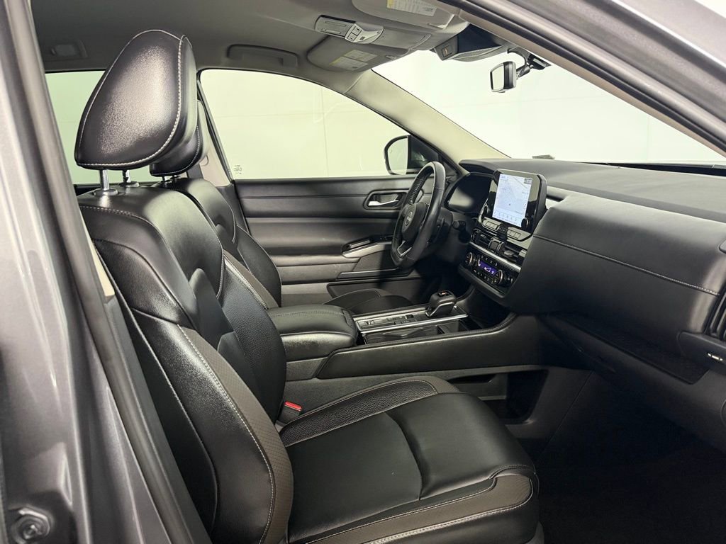 Used 2023 Nissan Pathfinder SL image 30