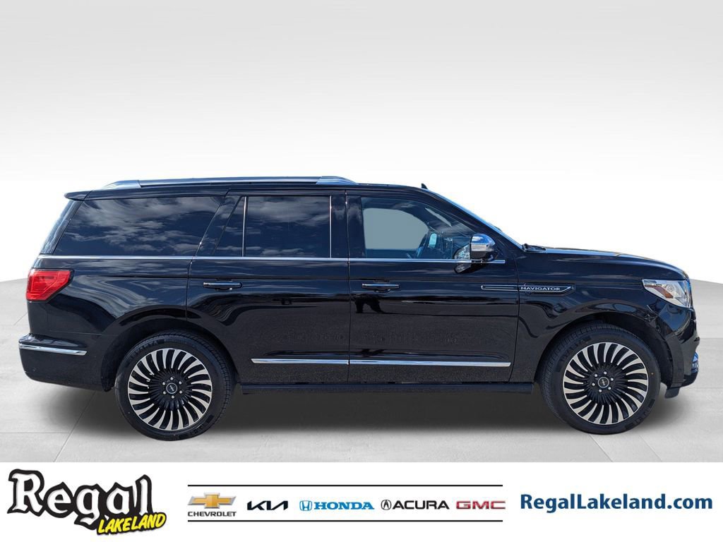 Used 2021 Lincoln Navigator Black Label image 3