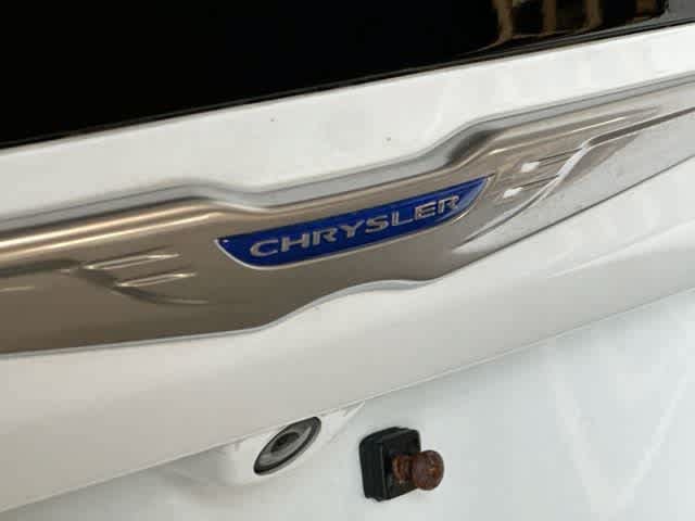 Used 2019 Chrysler Pacifica Touring-L FWD image 30