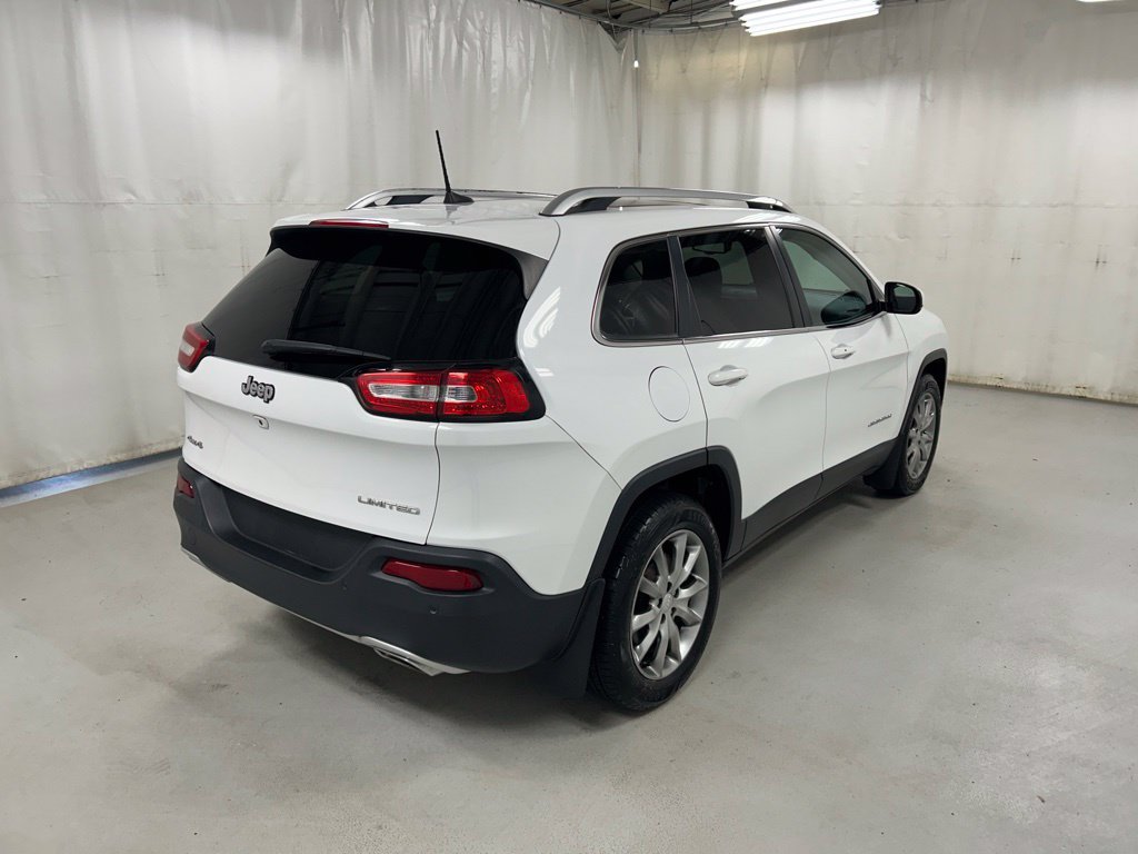 Used 2018 Jeep Cherokee Limited AWD/4WD image 5