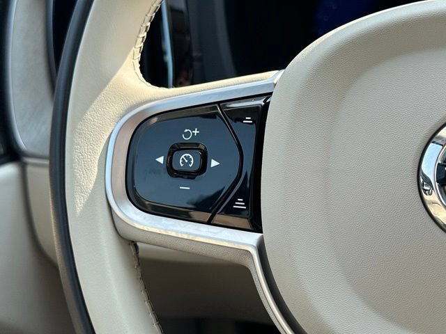 Certified 2025 Volvo XC60 B5 Ultra w/ Protection Package Premier AWD/4WD image 27