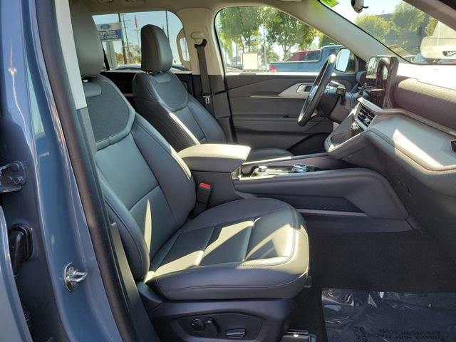 Used 2025 Ford Explorer Active w/ Active Comfort Package RWD image 15