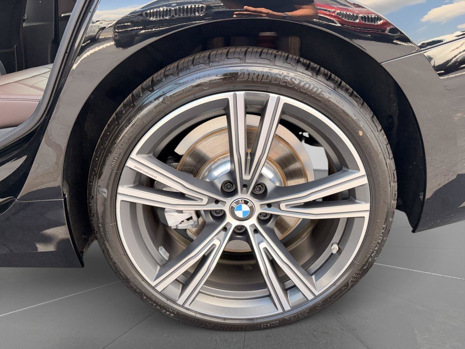 Used 2020 BMW 330i Sedan w/ Convenience Package RWD image 11