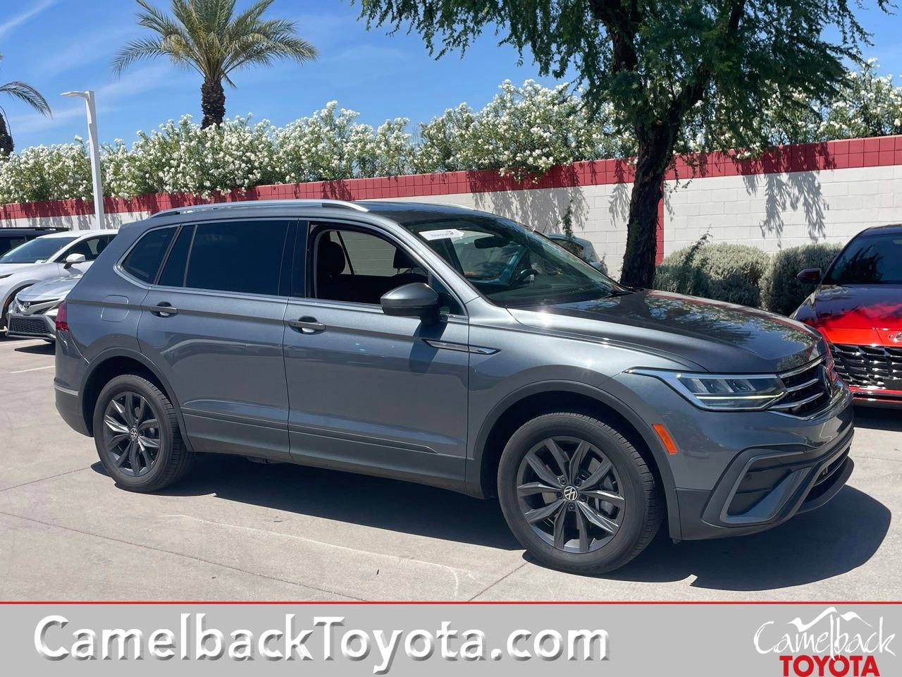 Used 2022 Volkswagen Tiguan SE FWD image 1