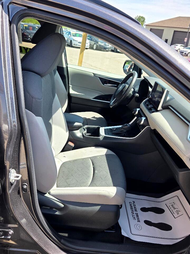 Used 2023 Toyota RAV4 XLE image 16