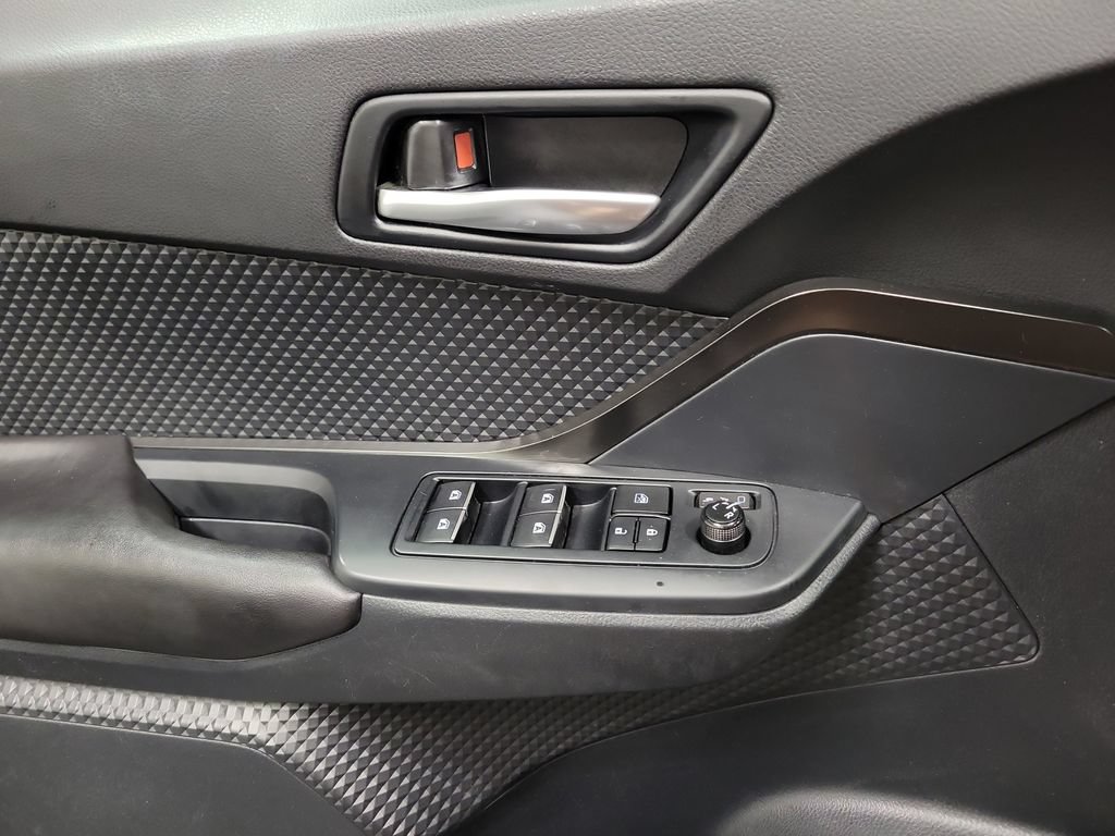 Used 2018 Toyota C-HR XLE FWD image 28