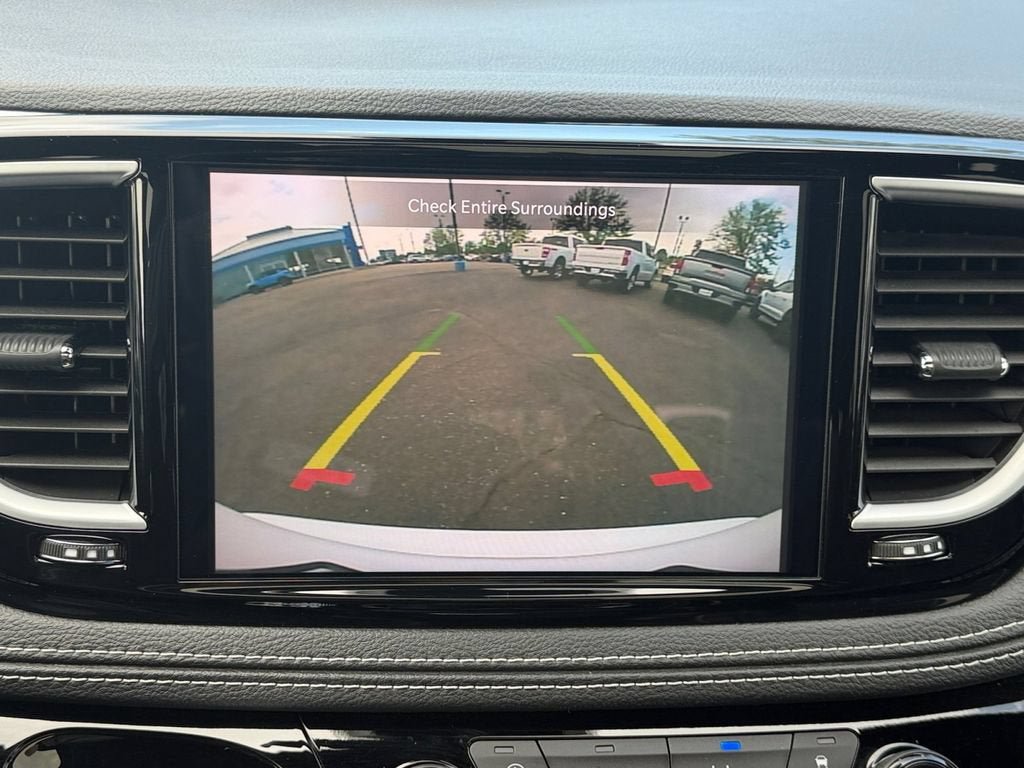 Used 2025 Chrysler Pacifica Limited FWD image 19