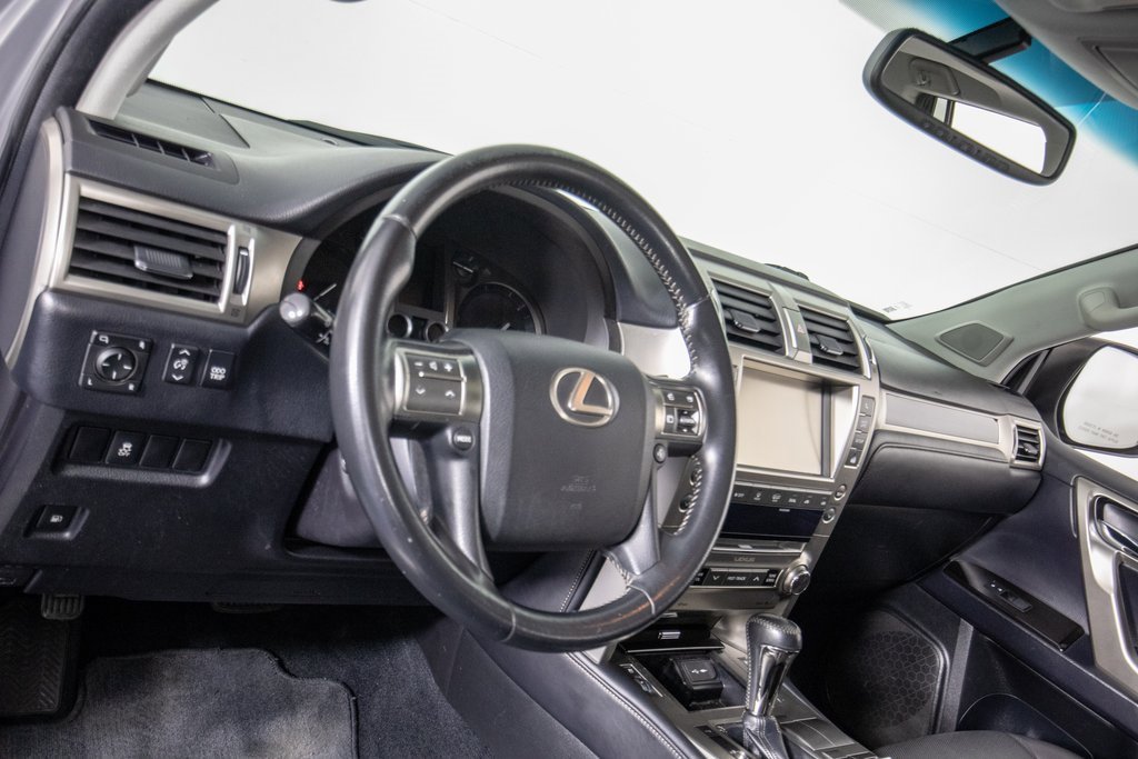 Used 2018 Lexus GX 460 w/ Navigation Package image 18