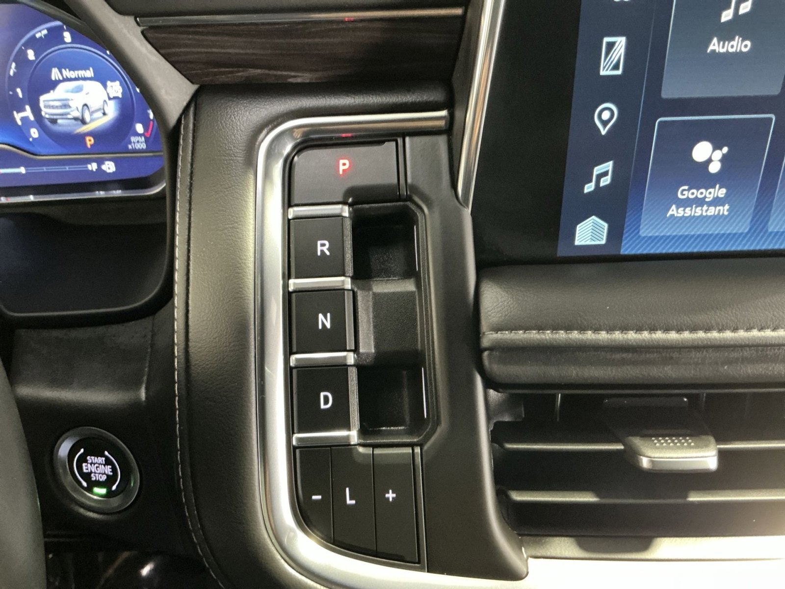 Used 2024 Chevrolet Suburban Z71 image 23