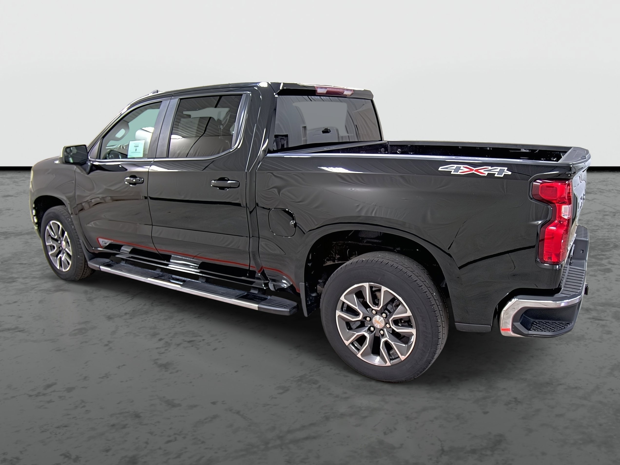 Used 2021 Chevrolet Silverado 1500 LT AWD/4WD image 2