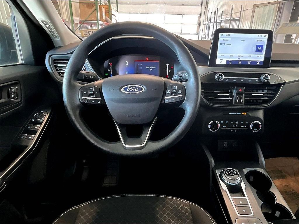 Used 2025 Ford Escape Active AWD/4WD image 17