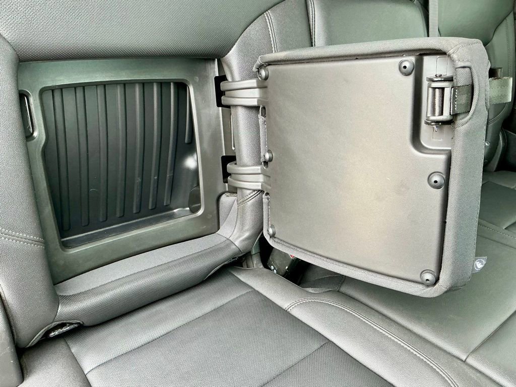 Used 2024 GMC Sierra 3500 SLT w/ SLT Premium Package image 29