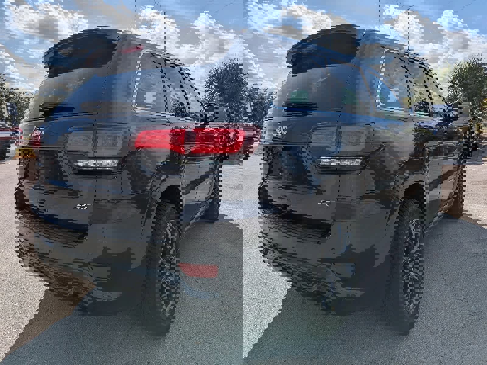 Used 2015 Jeep Grand Cherokee SRT image 4