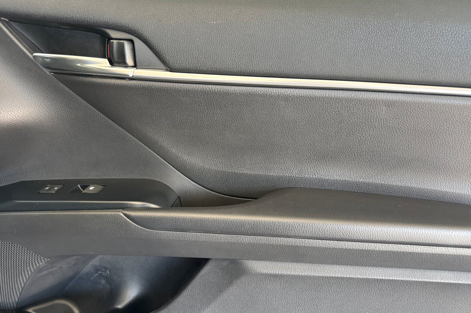 Used 2020 Toyota Camry LE FWD image 21