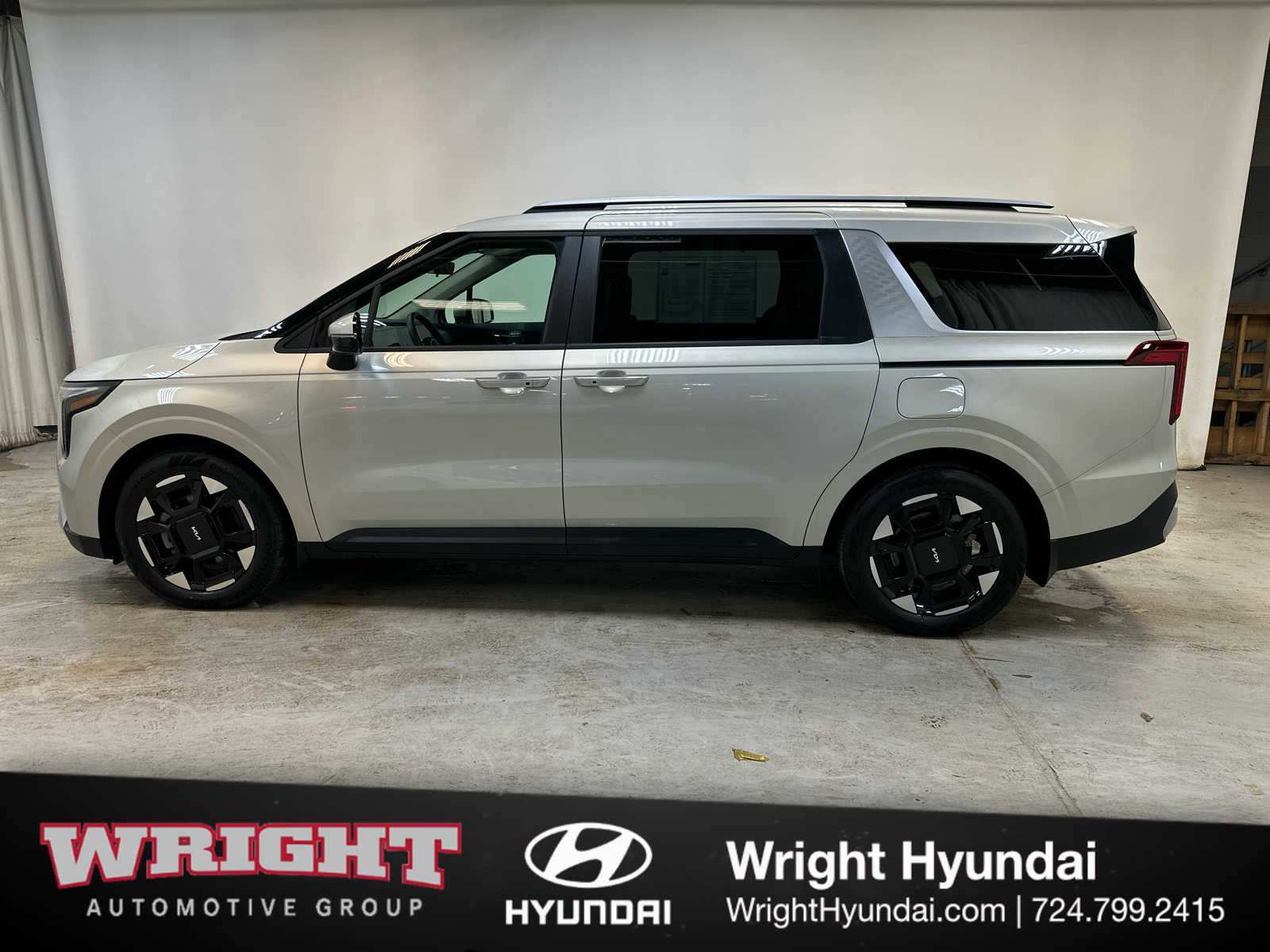 Used 2025 Kia Carnival EX FWD image 7