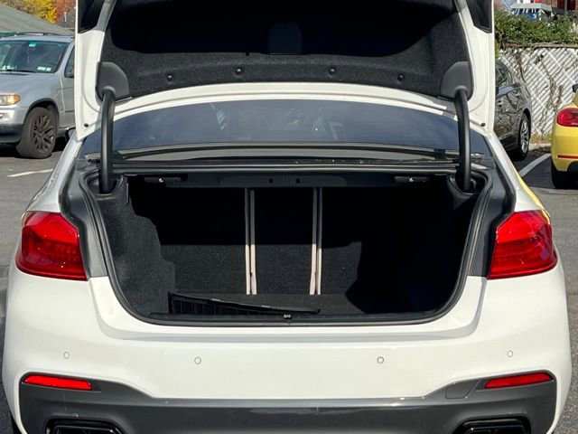 Used 2018 BMW M550i xDrive w/ Driving Assistance Package image 9