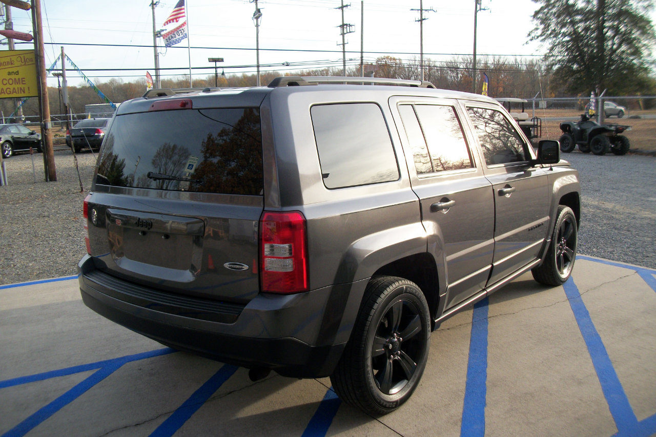 Used 2015 Jeep Patriot Sport w/ Power Value Group image 3