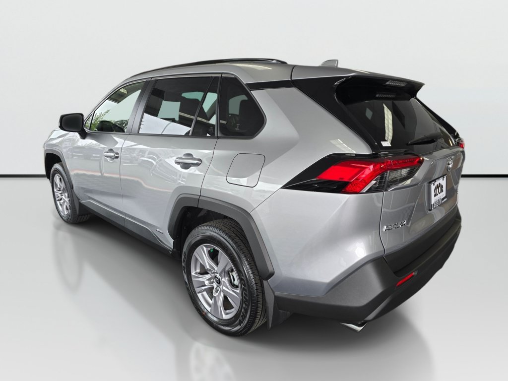 Used 2025 Toyota RAV4 XLE w/ Convenience Package AWD/4WD image 5