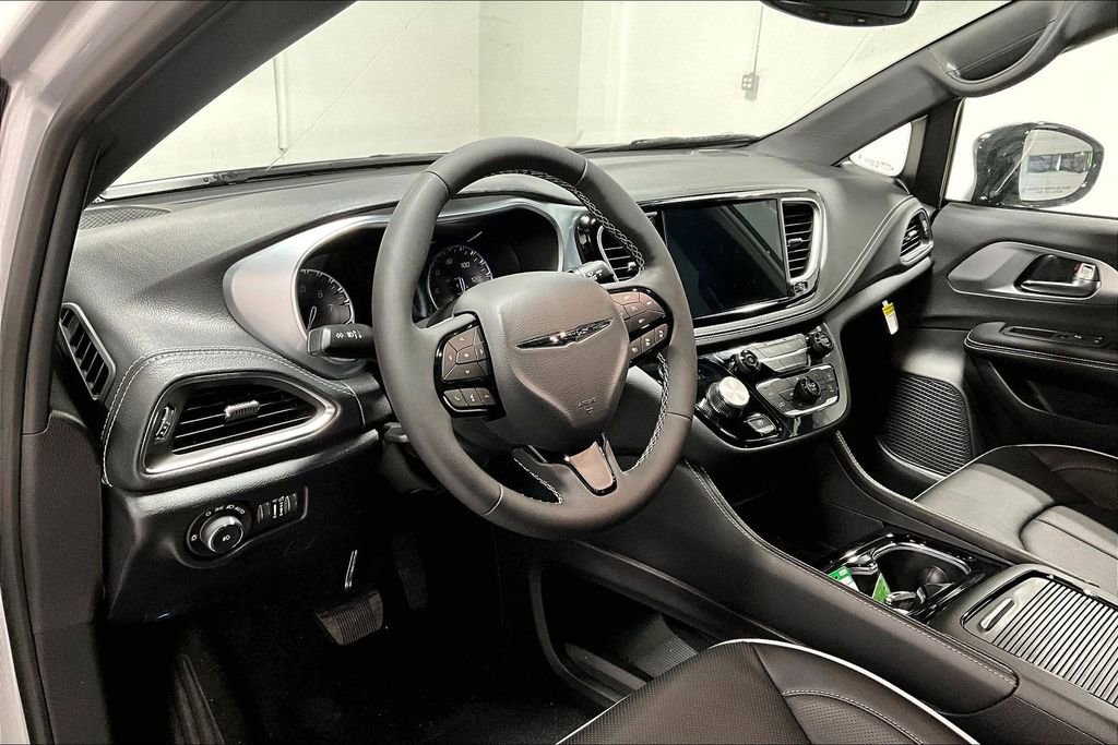 New 2026 Chrysler Pacifica Limited w/ S Appearance Package image 19