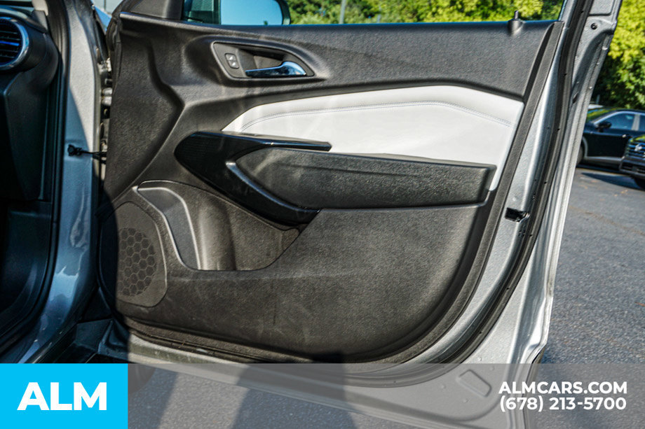 Used 2025 Chevrolet Trax LT FWD image 47