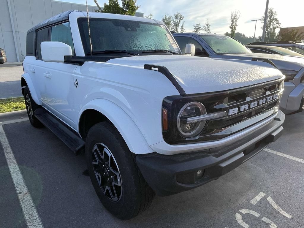 Used 2025 Ford Bronco Outer Banks AWD/4WD image 1