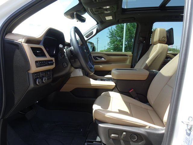 Used 2024 Chevrolet Suburban Premier w/ Advanced Technology Package AWD/4WD image 8