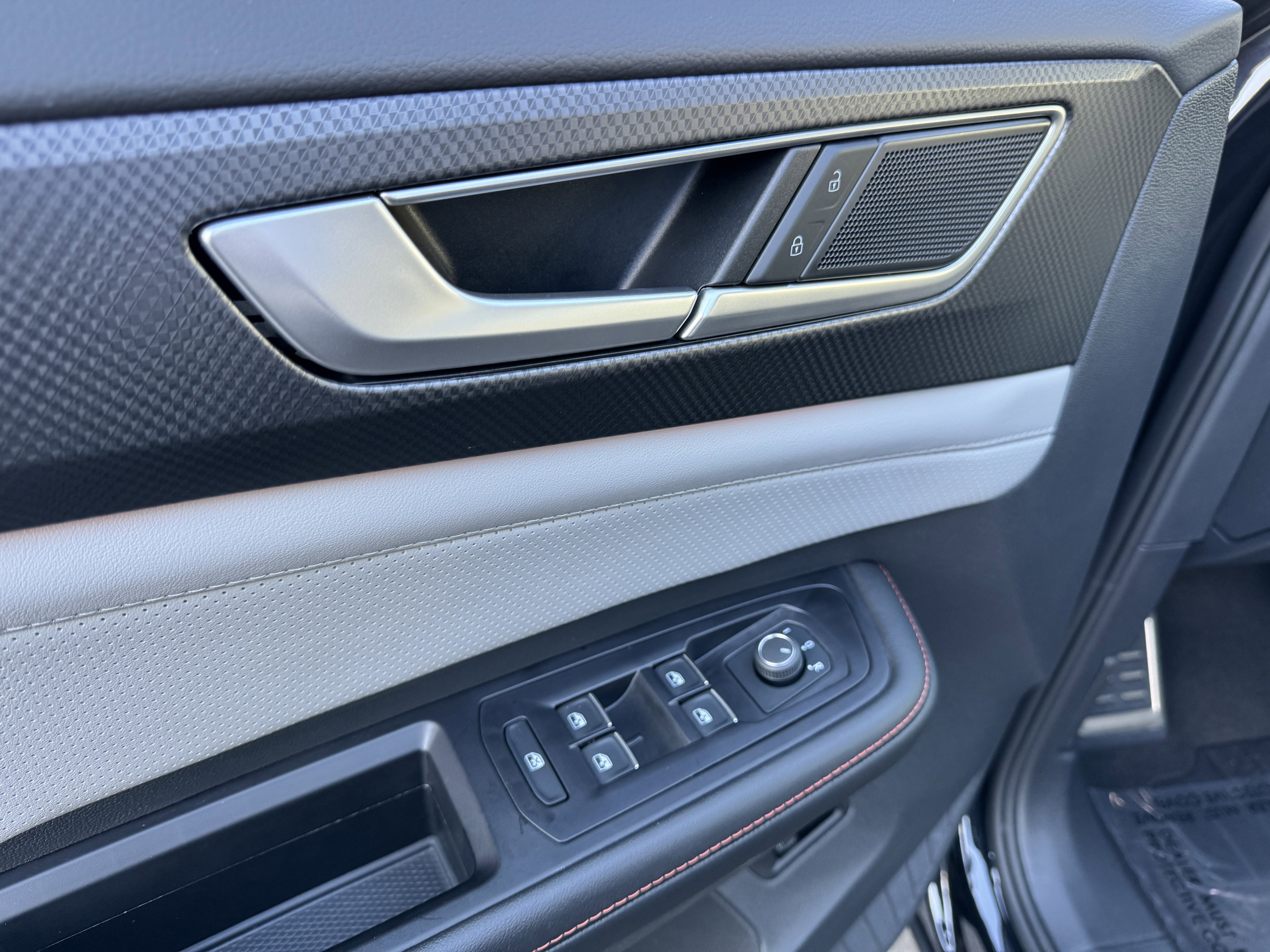 Certified 2025 Volkswagen Atlas Peak Edition SE AWD/4WD image 14